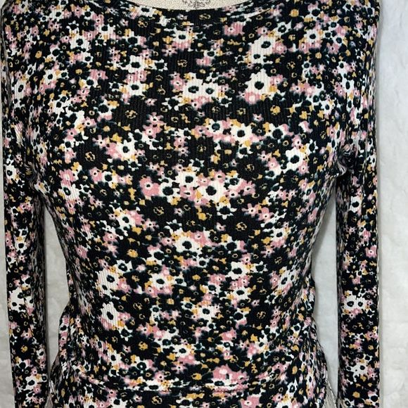 NWOT Y2K WOMENS CROPPED RIBBED KNIT FLORAL LONG SLEEVE TOO SIZE LARGE - Picture 3 of 8